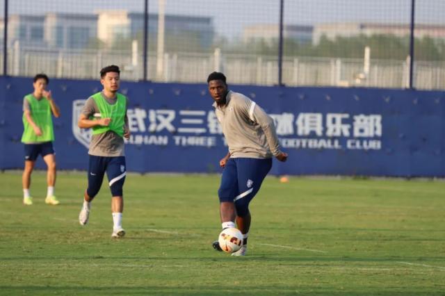 开云-三镇双外援归位东征不轻敌：浙江是强队很有战斗力