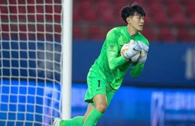 开云-4神扑+拒点!颜国门再扮定海神针 海港取分全靠他