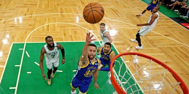 kaiyun.com-【圆桌】库里挤进历史前10？距离GOAT讨论还多远？