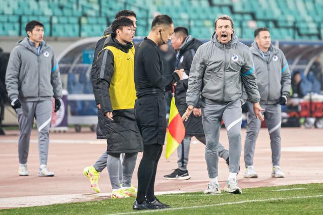 开云-新年第一罚出炉！大连人8人被罚83万 1人停赛1年