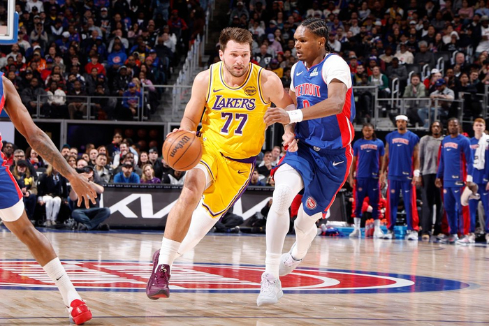 kaiyun.com-湖人连胜遭终结！东契奇29投32分连遭里程悲：丢绝平三分沮丧离场|活塞|洛杉矶湖人队|卢卡-东契奇|NBA常规赛|底特律活塞队_新浪体育_新浪新闻